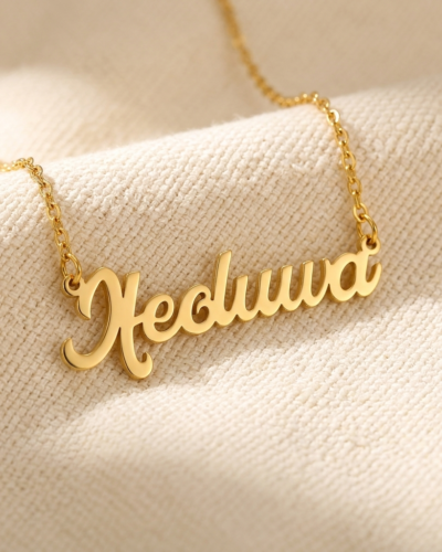 a customized name necklace